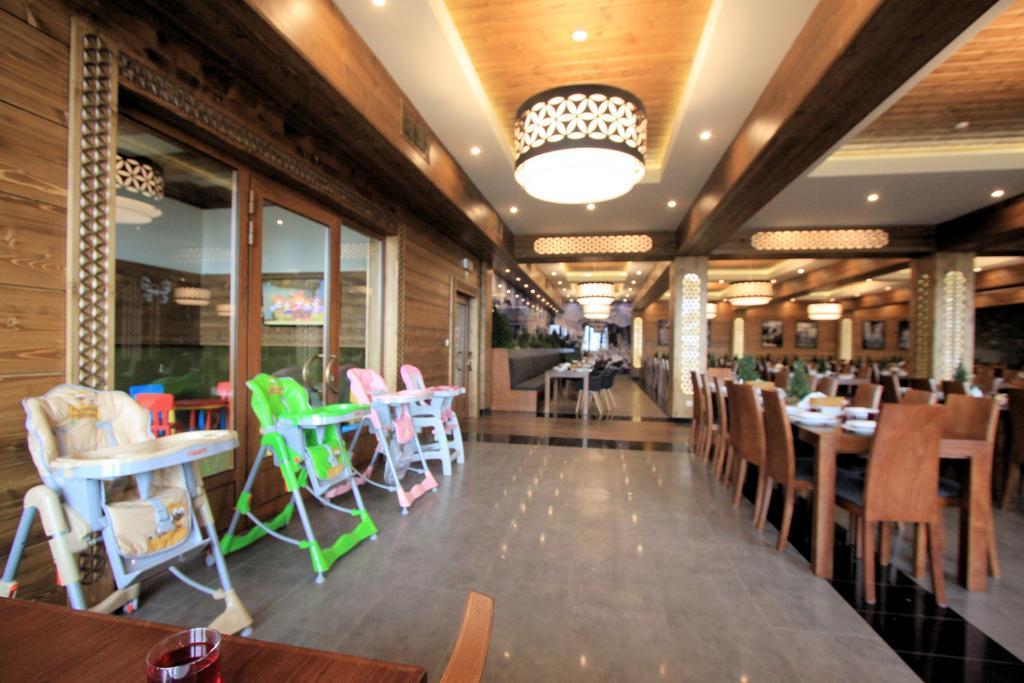 Grand Stasinda Bal Sylwestrowy Animacje Impreza Integracyjna Dwa Posilki Bogaty Bufet Baseny Kregielnia Grota Sauny Squash Silownia Place Zabaw Widoki 1000Mnpm Bukowina Tatrzanska Exterior photo